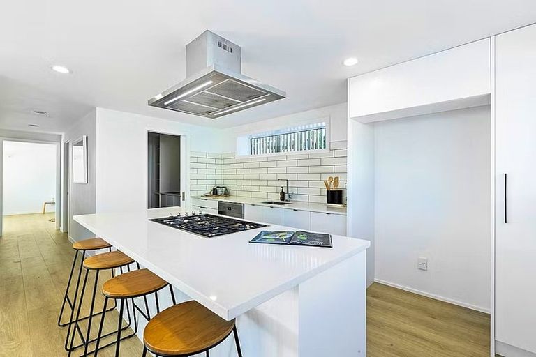 Photo of property in 6 Alston Avenue, Kelston, Auckland, 0602