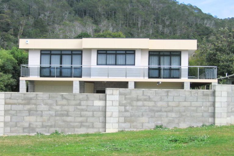 Photo of property in 60 Hahei Beach Road, Hahei, Whitianga, 3591