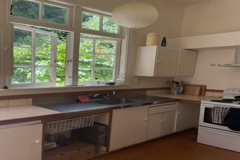 Photo of property in 129 Glenmore Street, Kelburn, Wellington, 6012