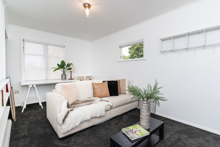 Photo of property in 6 Newhaven Place, Roslyn, Palmerston North, 4414