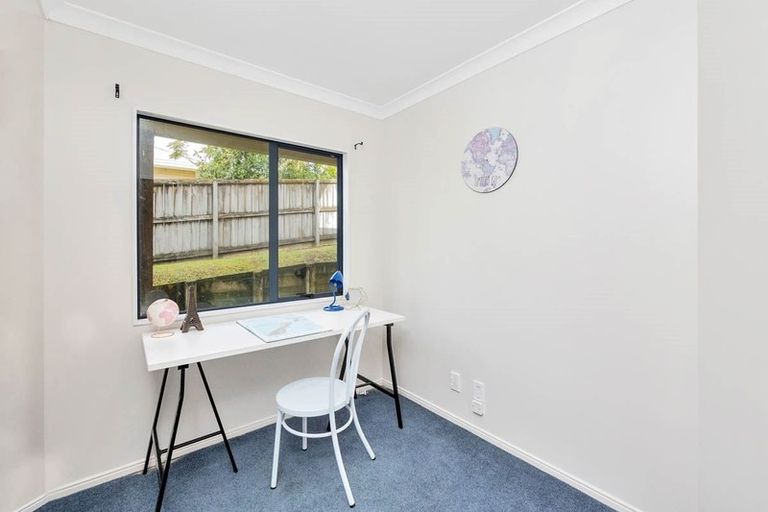 Photo of property in 10 San Pedro Place, Henderson, Auckland, 0612