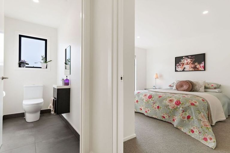 Photo of property in 2 Caithness Court, Jacks Point, Queenstown, 9371