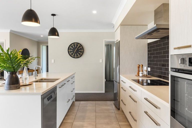 Photo of property in 98 Penetaka Heights, Pyes Pa, Tauranga, 3112