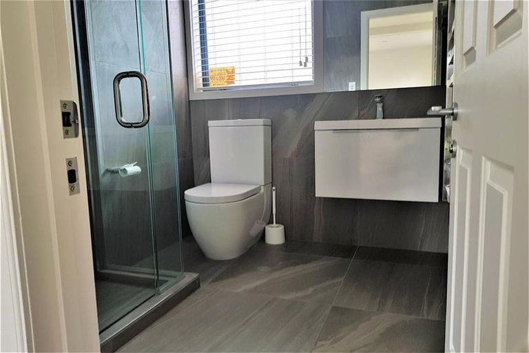 Photo of property in 480a Beach Road, Murrays Bay, Auckland, 0630