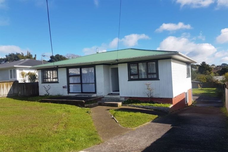 Photo of property in 11 Springside Place, New Lynn, Auckland, 0600