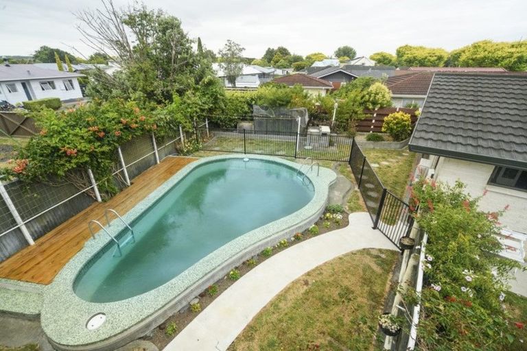 Photo of property in 18 Cecil Place, Cloverlea, Palmerston North, 4412