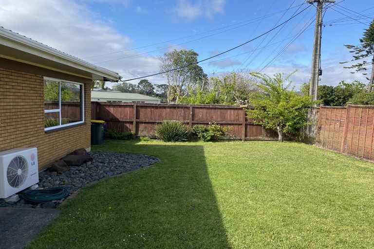 Photo of property in 2/2 Wallace Road, Ranui, Auckland, 0612