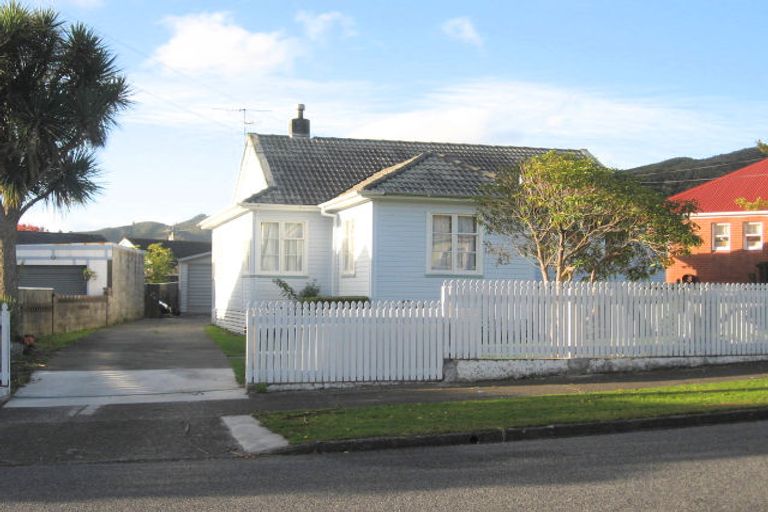 Photo of property in 98 Wilkie Crescent, Naenae, Lower Hutt, 5011