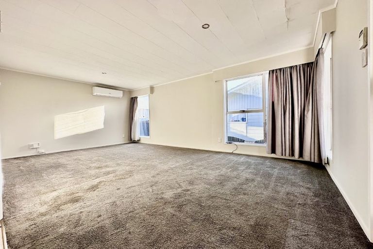 Photo of property in 13 Carbery Place, Manurewa, Auckland, 2102
