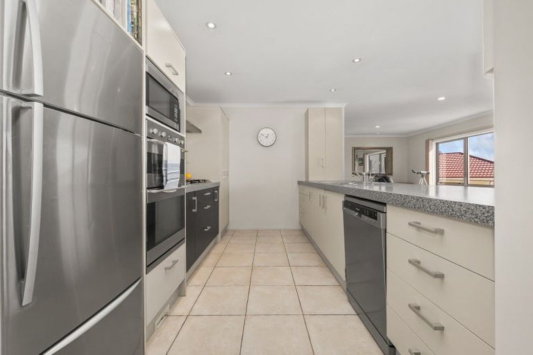 Photo of property in 1 Greenstone Place, Aotea, Porirua, 5024