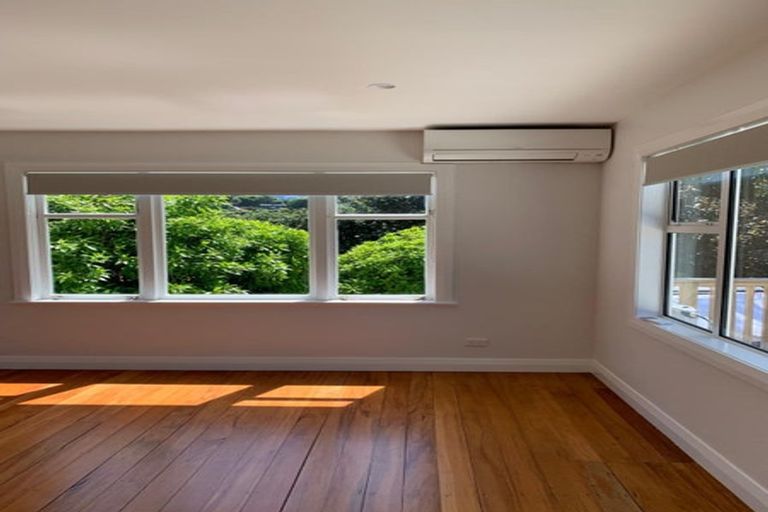 Photo of property in 15a Kellsmere Crescent, Island Bay, Wellington, 6023