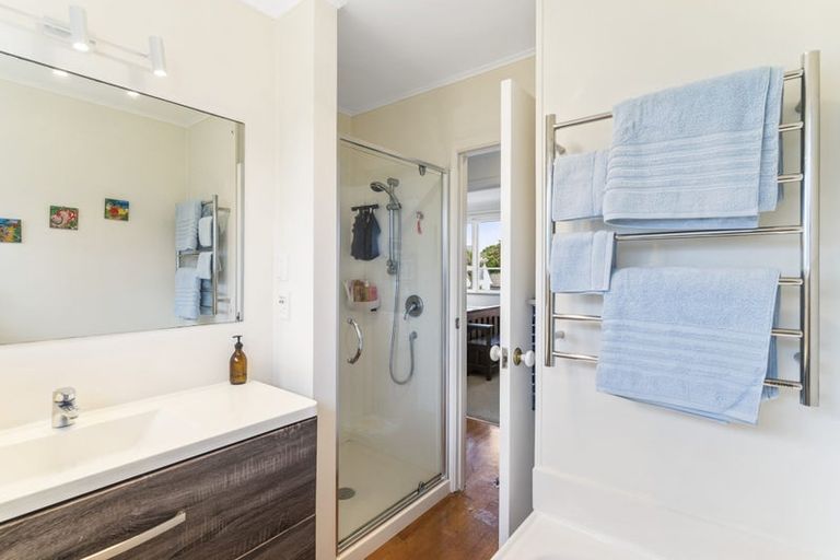 Photo of property in 32 Windy Ridge Road, Glenfield, Auckland, 0629