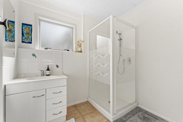 Photo of property in 17 Weranui Road, Waiwera, 0994