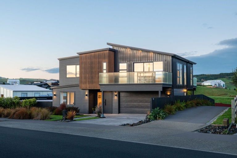 Photo of property in 52 Rangitahi Road, Raglan, 3225