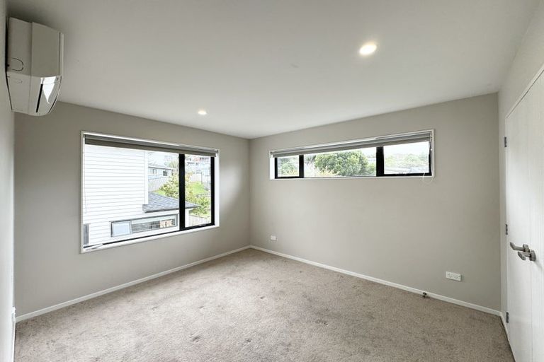 Photo of property in 6b St Catherine Crescent, West Harbour, Auckland, 0618