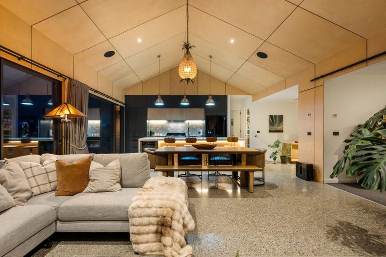 Photo of property in 37 Pendeen Crescent, Jacks Point, Queenstown, 9371