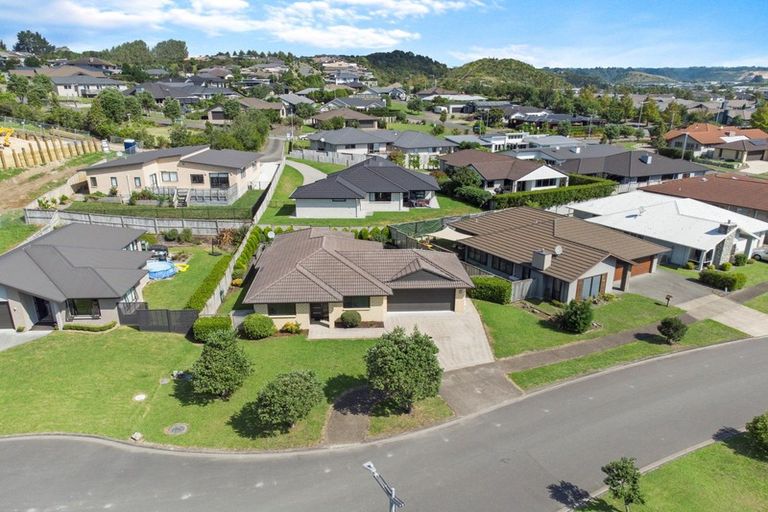 Photo of property in 14 Tarn Close, Pyes Pa, Tauranga, 3112