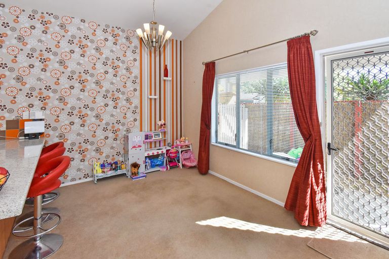 Photo of property in 99 Riverton Drive, Randwick Park, Auckland, 2105