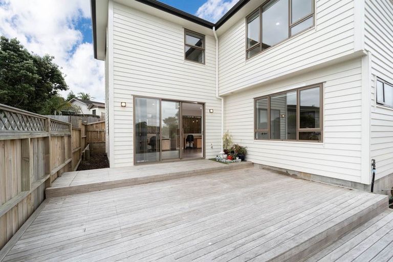 Photo of property in 6a St Catherine Crescent, West Harbour, Auckland, 0618