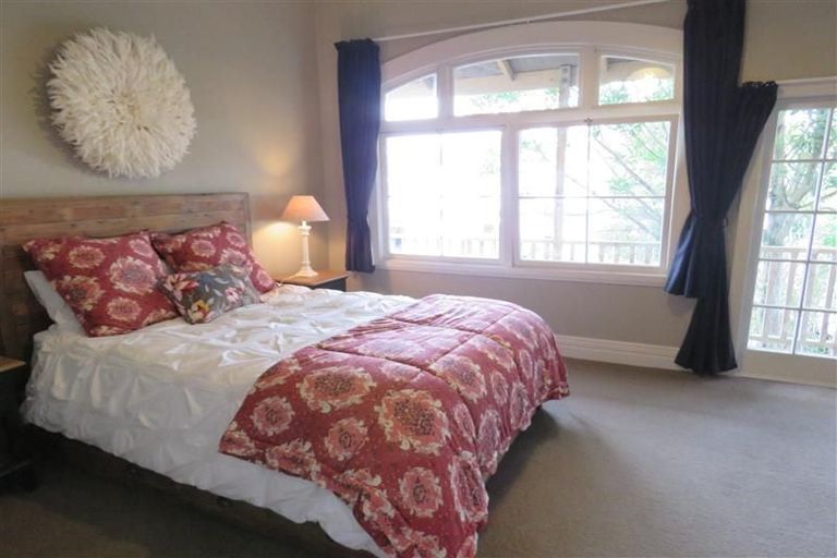 Photo of property in 35 Belt Road, Moturoa, New Plymouth, 4310