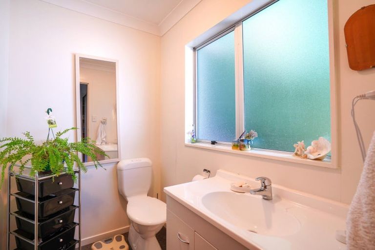 Photo of property in 30 Rakiura Parade, Otatara, Invercargill, 9879