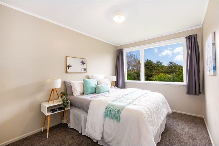 Photo of property in 16 Komata Grove, Waitangirua, Porirua, 5024