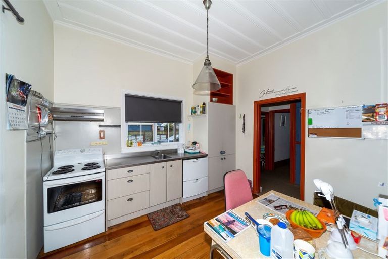 Photo of property in 16 Surrey Street, Hawera, 4610