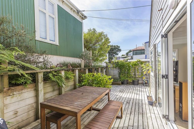 Photo of property in 30a Cleveland Street, Brooklyn, Wellington, 6021