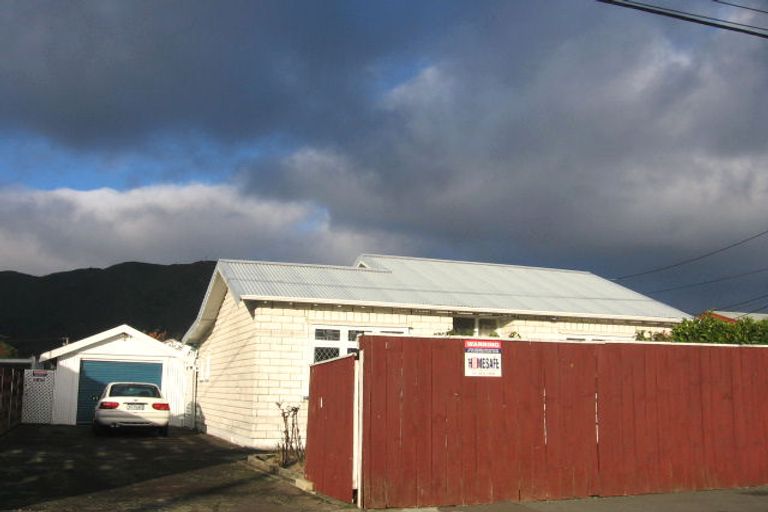 Photo of property in 33 Leighton Avenue, Waiwhetu, Lower Hutt, 5010
