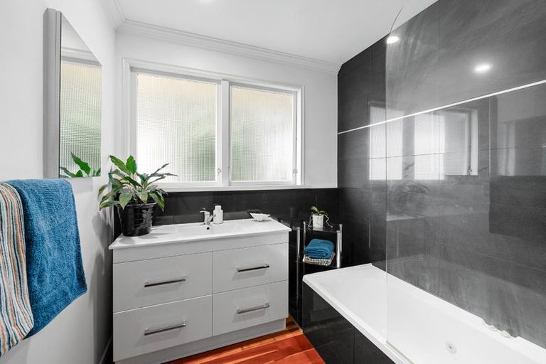 Photo of property in 329 Devon Street West, New Plymouth, 4310