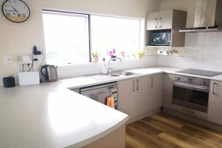 Photo of property in 129 Oaktree Avenue, Browns Bay, Auckland, 0630