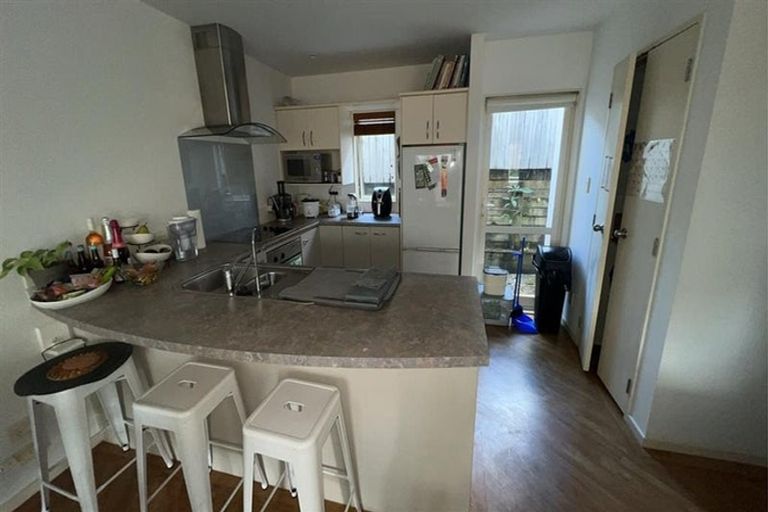 Photo of property in 1/48a Exmouth Road, Northcote, Auckland, 0627