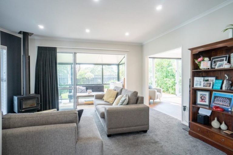 Photo of property in 28 Summerhill Drive, Fitzherbert, Palmerston North, 4410