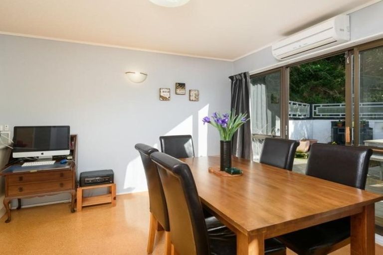 Photo of property in 98 Allington Road, Karori, Wellington, 6012