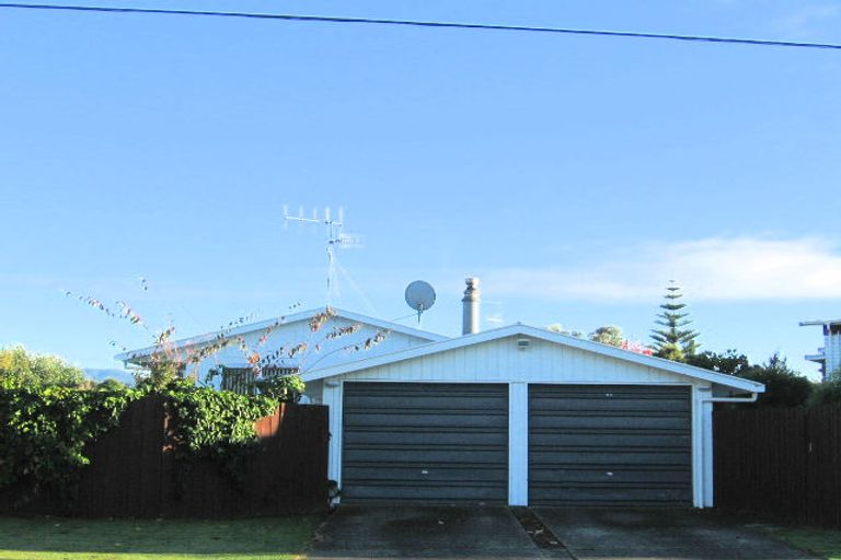 Photo of property in 29 Gray Avenue, Paraparaumu Beach, Paraparaumu, 5032