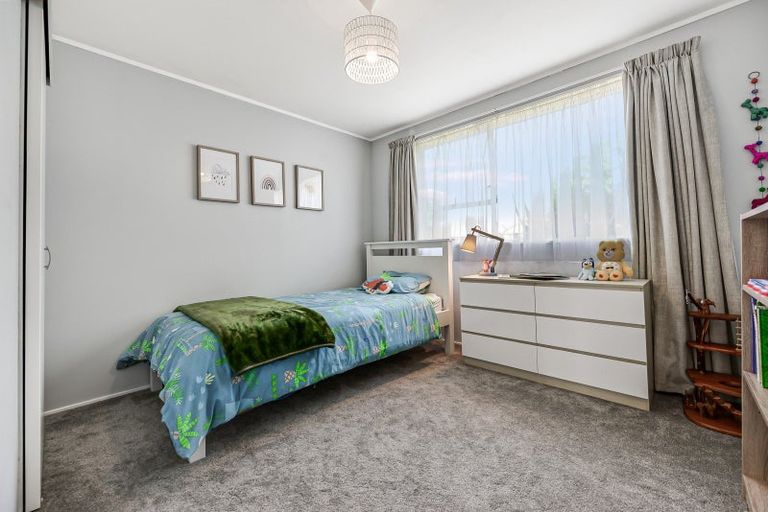 Photo of property in 102 Oakfield Crescent, Pukete, Hamilton, 3200