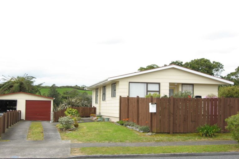 Photo of property in 62 Riversdale Drive, Merrilands, New Plymouth, 4312