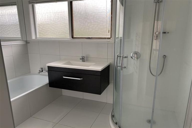 Photo of property in 2/50 Seaview Road, Castor Bay, Auckland, 0620