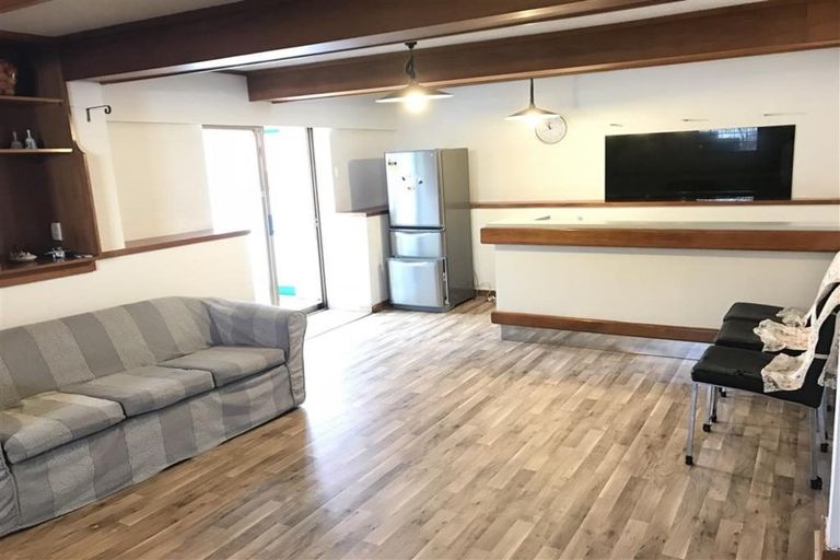 Photo of property in 10 Bodi Place, Te Atatu South, Auckland, 0610