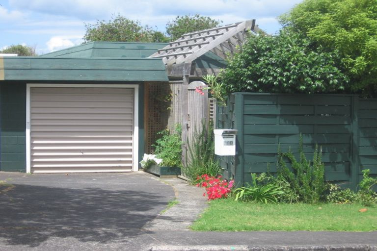 Photo of property in 1/38 James Evans Drive, Northcote, Auckland, 0627