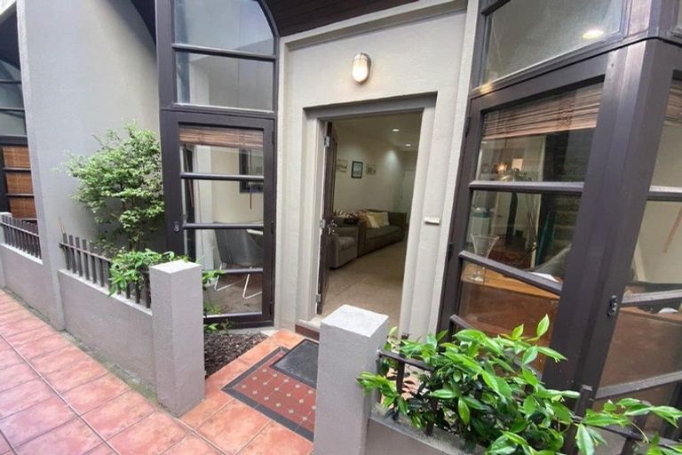Photo of property in Mendosa Terraces Apartments, 22/9 Ebor Street, Te Aro, Wellington, 6011