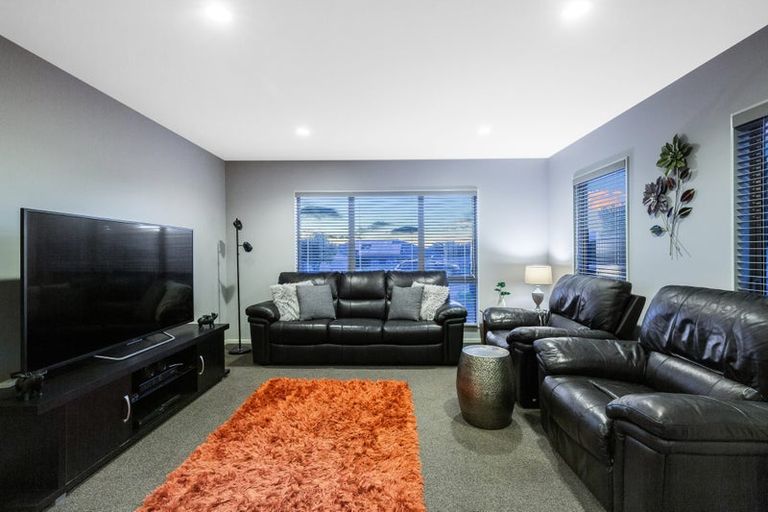 Photo of property in 33 Kahurangi Heights, Aotea, Porirua, 5024