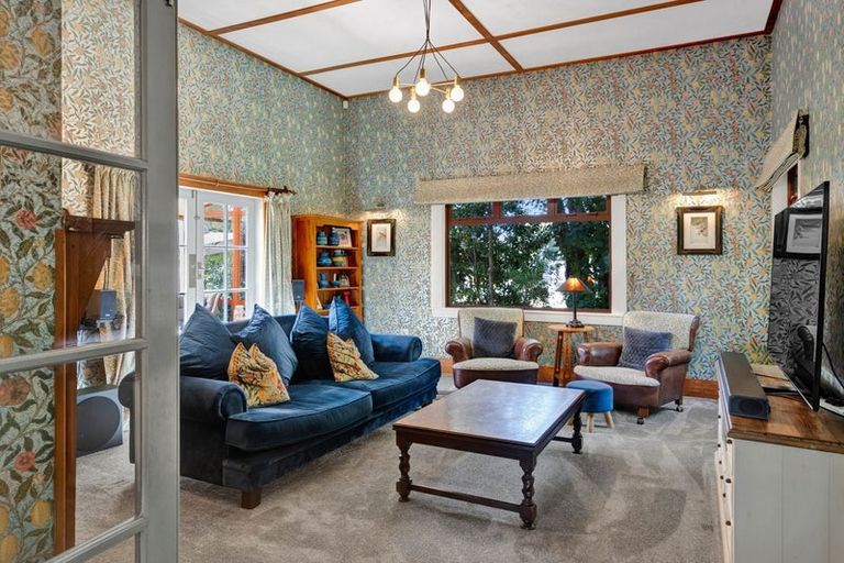 Photo of property in 23 Gibson Place, Patea, 4520