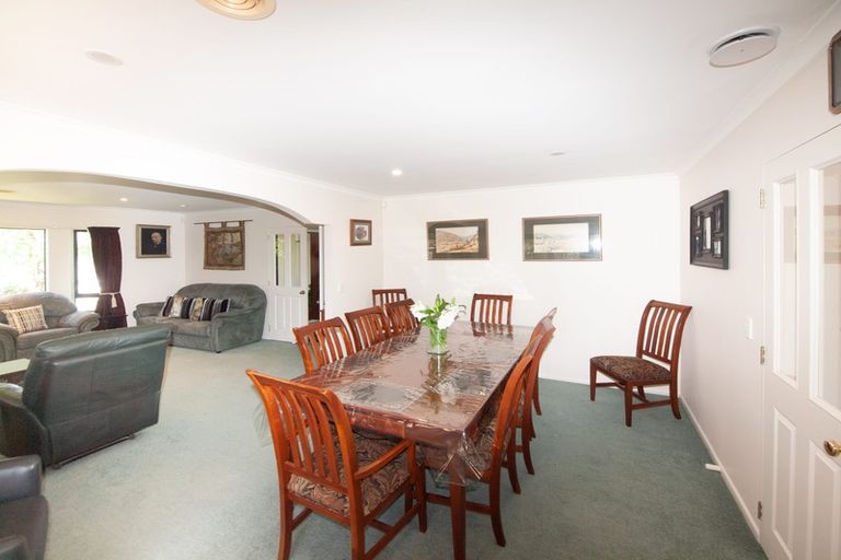 Photo of property in 6 Derry Hill, Churton Park, Wellington, 6037