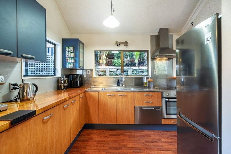 Photo of property in 2/33 Sapphire Place, Bayview, Auckland, 0629
