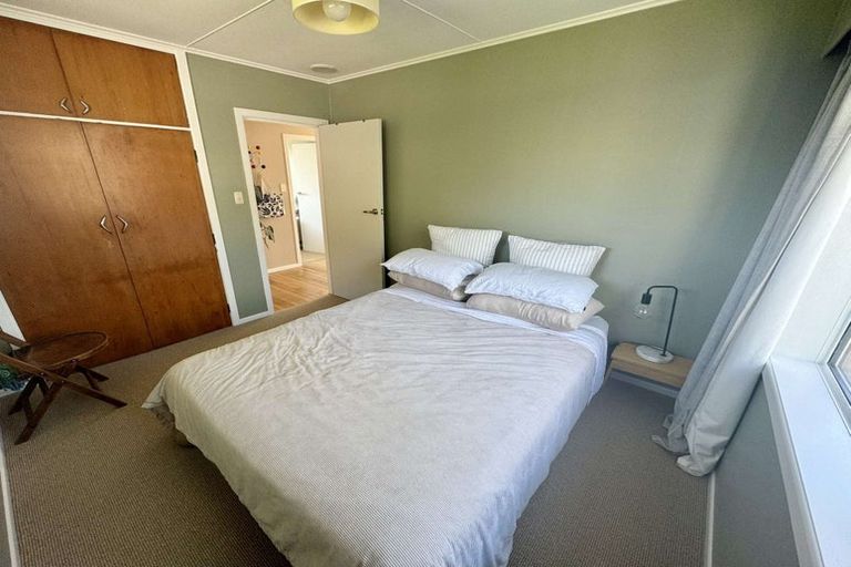 Photo of property in 10 Tirowhanga Road, Paremata, Porirua, 5024