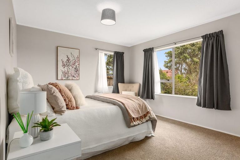 Photo of property in 40 Omapere Street, Whitby, Porirua, 5024