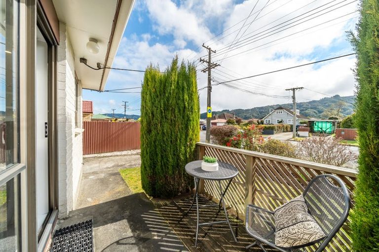 Photo of property in 2/48 Kowhai Avenue, Ebdentown, Upper Hutt, 5018
