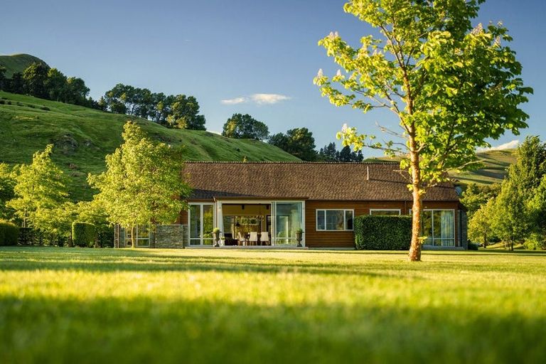 Photo of property in 4 Ellen Johnson Terrace, Lake Hayes, Queenstown, 9371