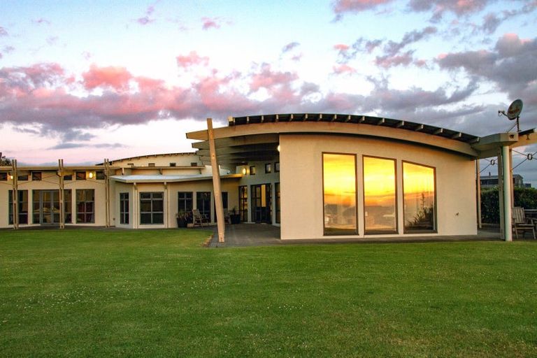 Photo of property in 31 Longbeach Drive, Castlecliff, Whanganui, 4501